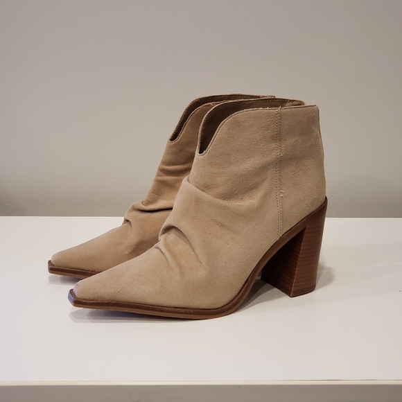 Vince Camuto Wenmina Slouchy Vamp Camel Booties - Sz 8M US - Picture 1 of 9